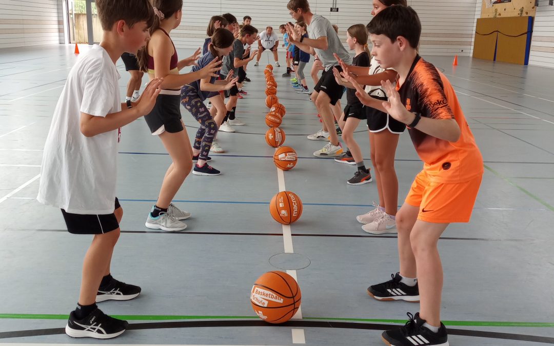 Basketball kommt in die Grundschule