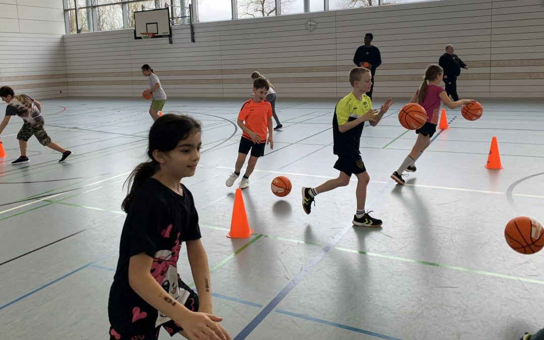 Nachwuchstrainer der MHP RIESEN zu Gast