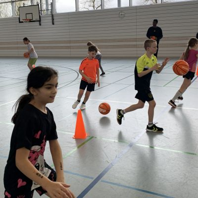 Nachwuchstrainer der MHP RIESEN zu Gast